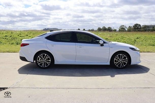 2024 Toyota Camry Hybrid SL image 4