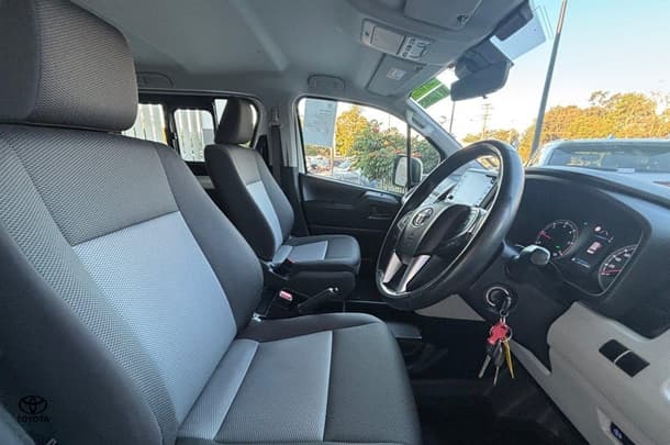 2020 Toyota Hiace LWB image 13