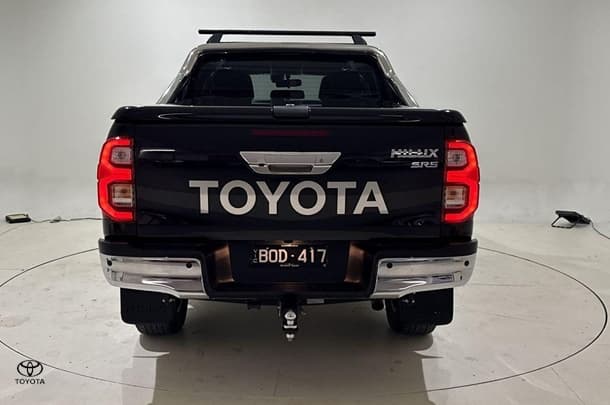 2021 Toyota Hilux SR5 image 8