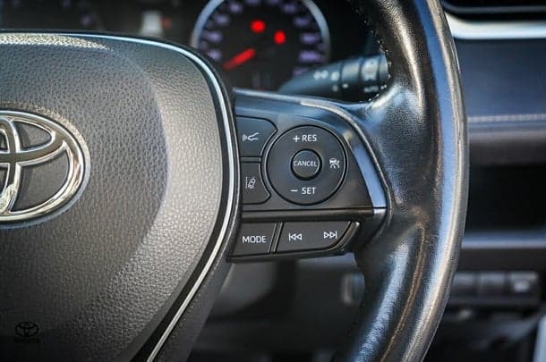2020 Toyota RAV4 GXL image 16