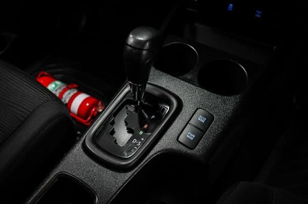 2019 Toyota Hilux 4x4 SR image 25