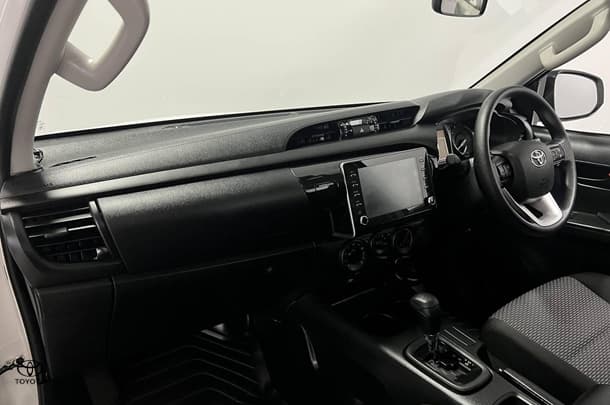 2024 Toyota Hilux Workmate image 15