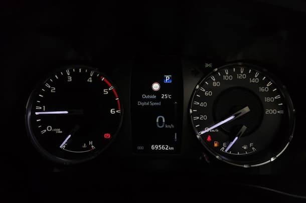 2022 Toyota Hilux SR5 image 16