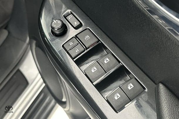 2022 Toyota Hilux SR5 image 14