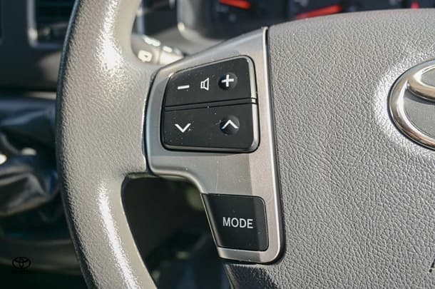 2017 Toyota Hiace LWB image 18