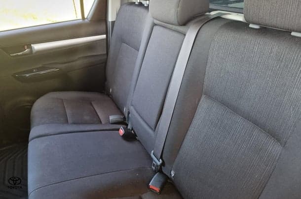 2020 Toyota Hilux 4x4 SR5 image 13