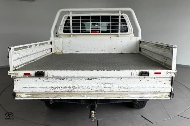 2020 Toyota Hilux SR image 13