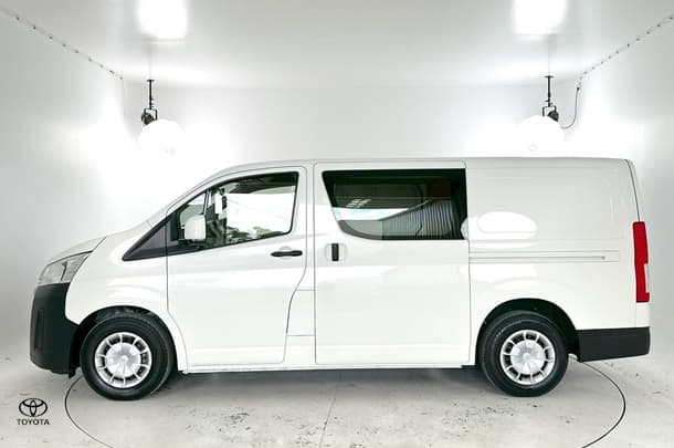 2021 Toyota Hiace LWB image 8