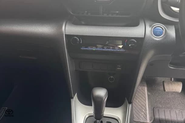 2022 Toyota Yaris Cross Hybrid GXL image 24