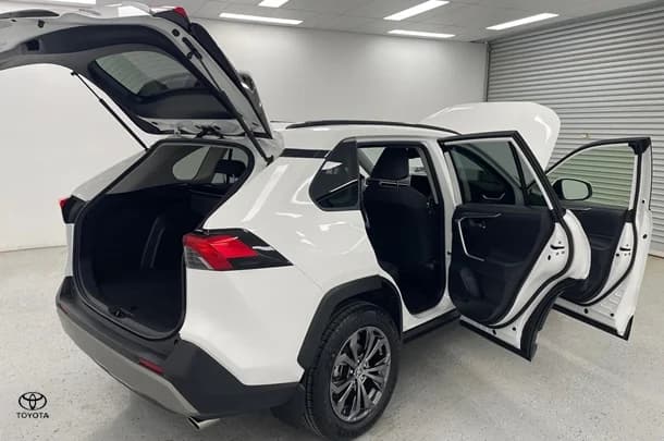 2023 Toyota RAV4 Hybrid GXL-2WD image 10