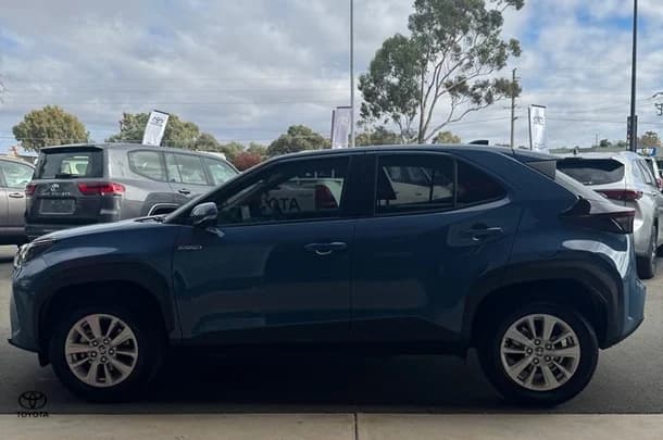 2022 Toyota Yaris Cross Hybrid GXL image 5
