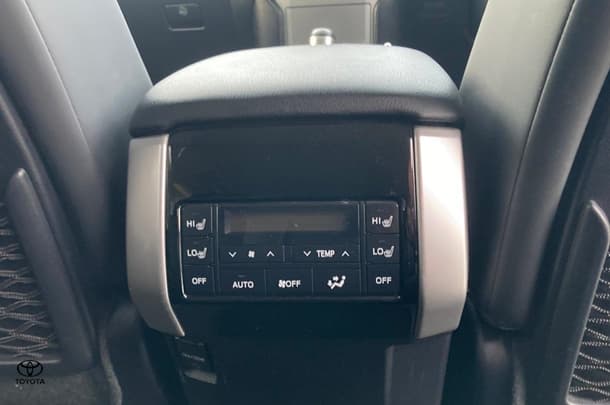 2021 Toyota Prado VX image 13