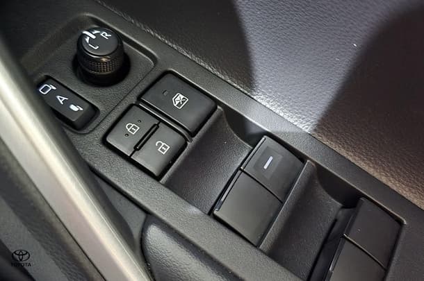 2023 Toyota Corolla Cross Petrol GXL image 16