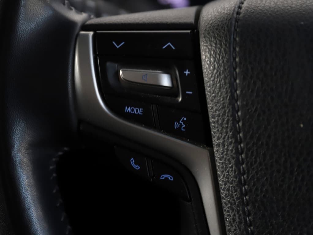 2021 Toyota Prado GXL image 10