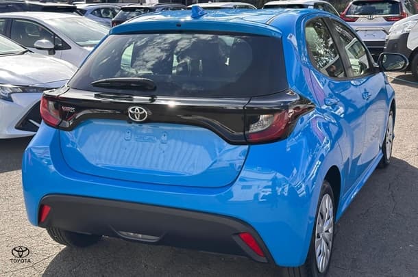 2022 Toyota Yaris Ascent Sport image 8