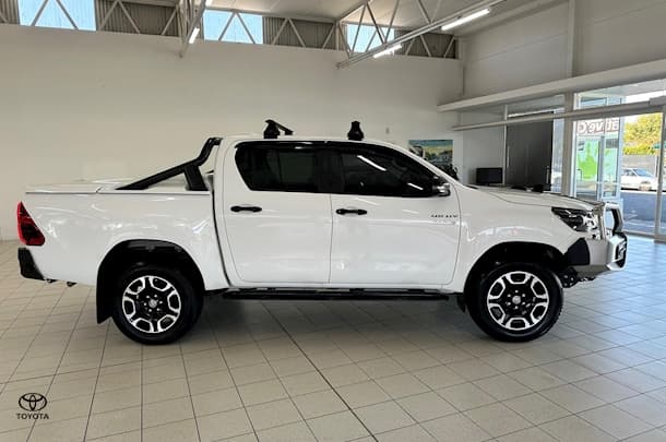2024 Toyota Hilux SR5 image 5