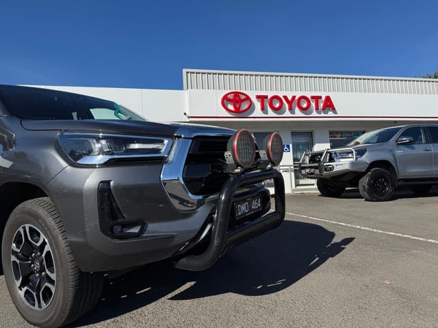 2023 Toyota Hilux SR5 image 10