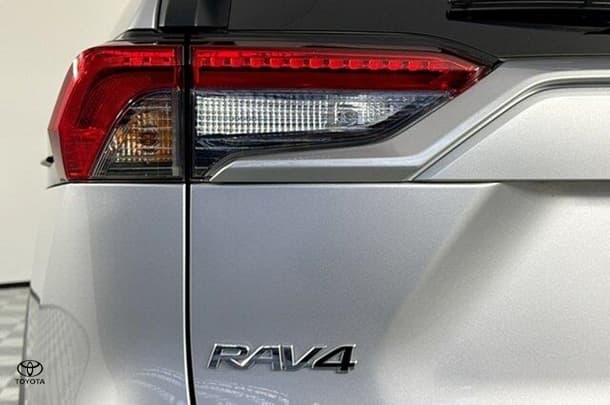 2022 Toyota RAV4 GXL image 8
