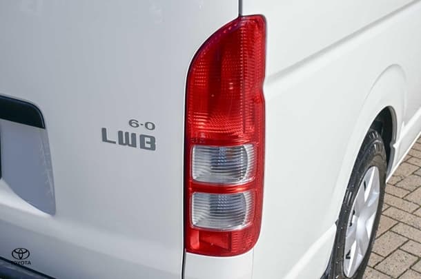 2017 Toyota Hiace LWB image 14