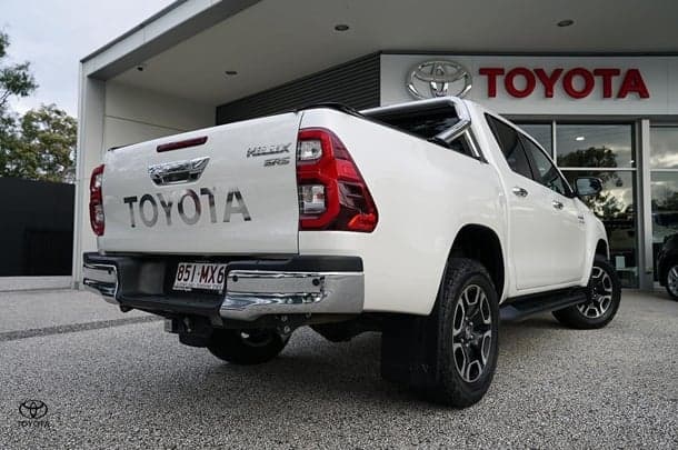 2021 Toyota Hilux 4x4 SR5 image 7
