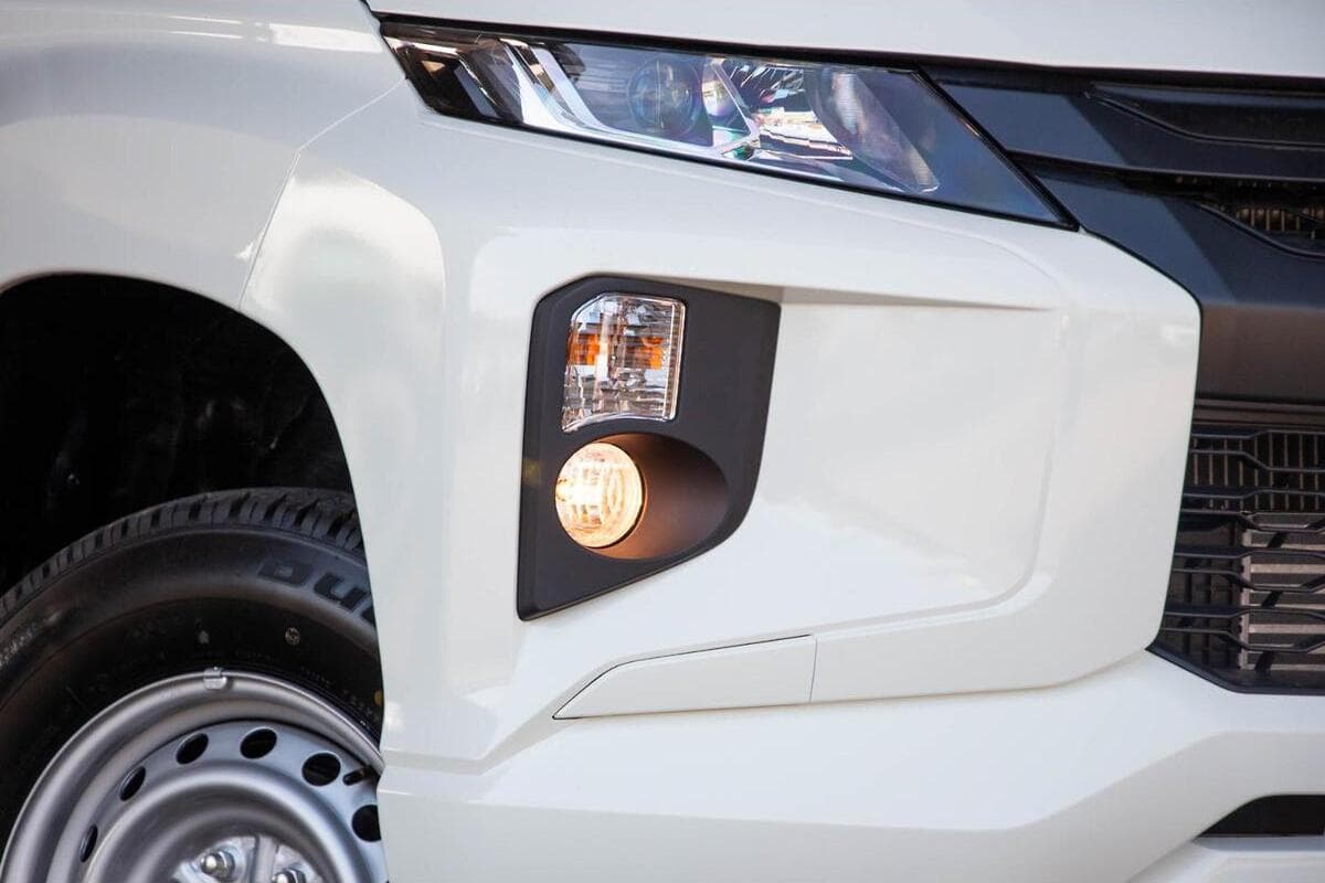 2024 Mitsubishi Triton GLX MR Manual 4x2 MY23 image 9