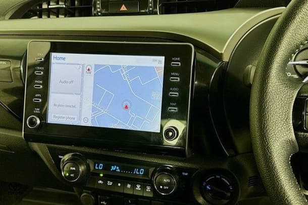 2023 Toyota Hilux SR5 image 13