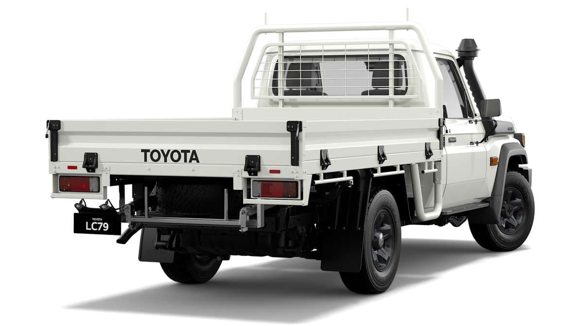 2024 Toyota LandCruiser 79 GX Single-Cab Cab-Chassis image 3