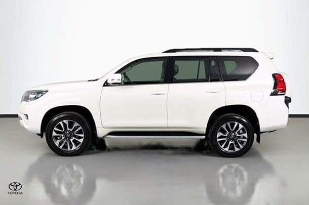 2023 Toyota Prado VX image 5