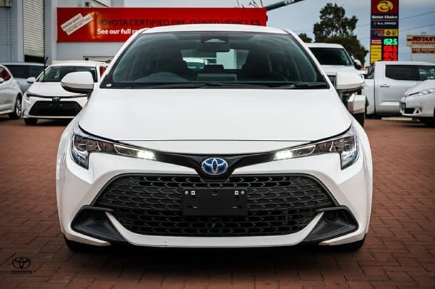 2024 Toyota Corolla Hatch Hybrid Ascent Sport image 3