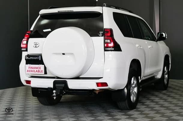 2023 Toyota Prado GXL image 4