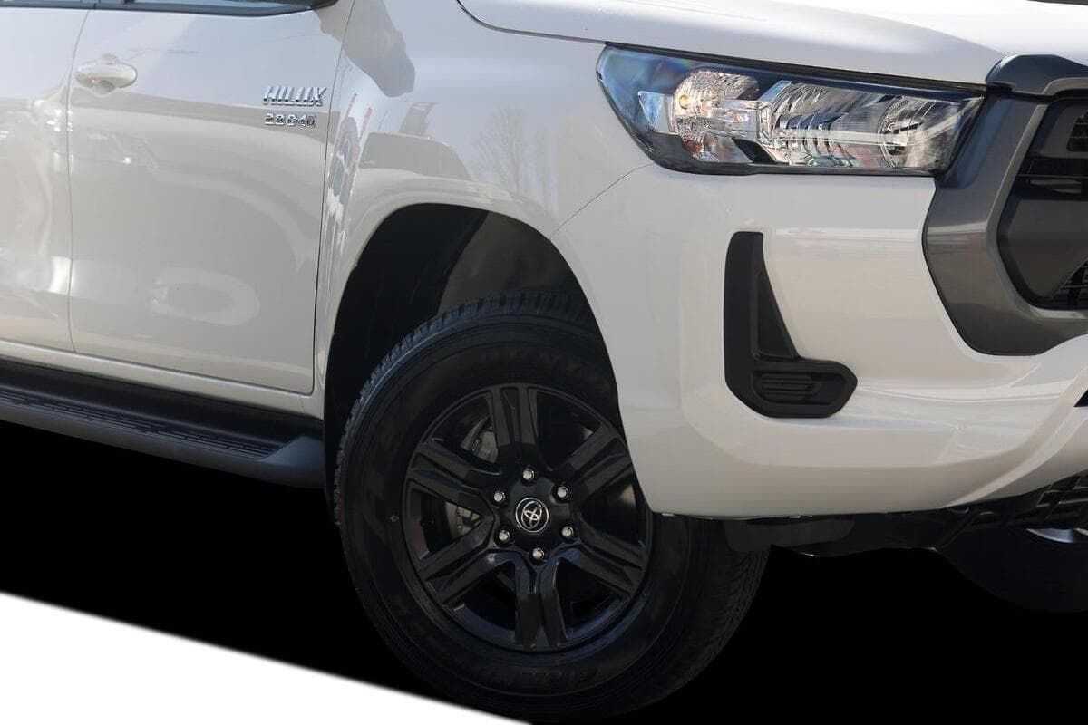 2025 Toyota Hilux SR Auto 4x4 Double Cab image 18