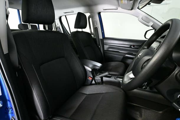2023 Toyota Hilux SR image 9