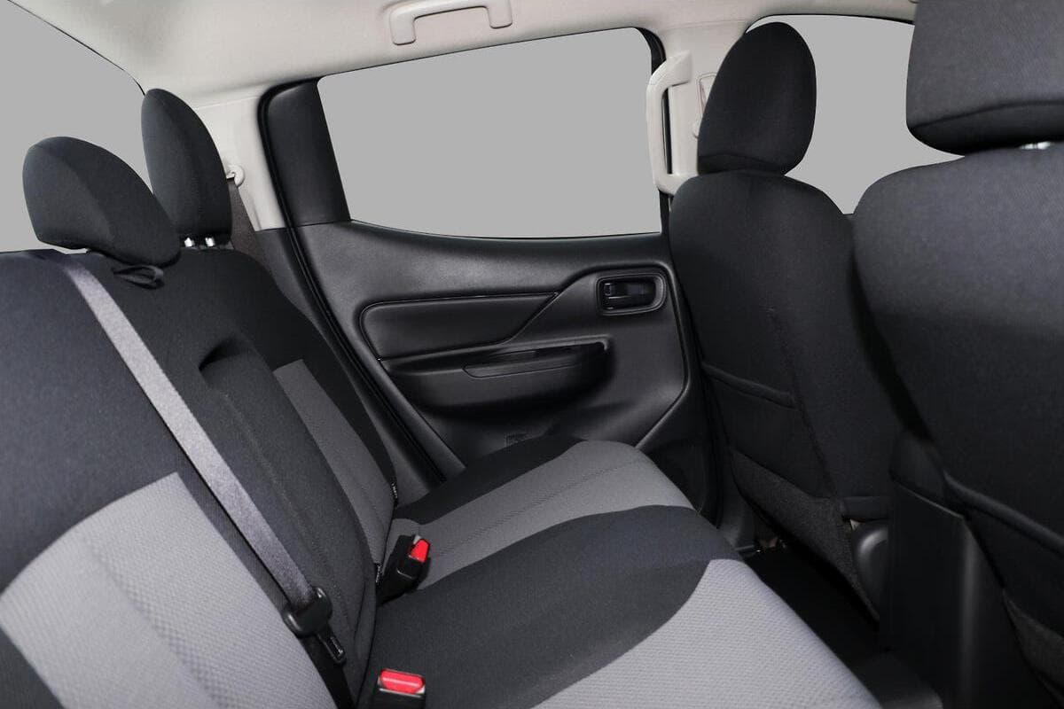 2024 Mitsubishi Triton GLX MR Manual 4x4 MY23 Double Cab image 4