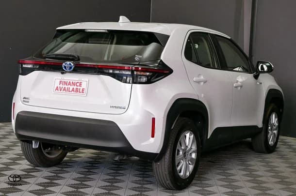 2024 Toyota Yaris Cross Hybrid GX image 4