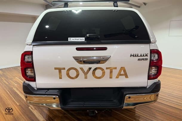 2023 Toyota Hilux SR5 image 8