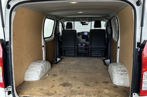 2021 Toyota Hiace LWB image 32