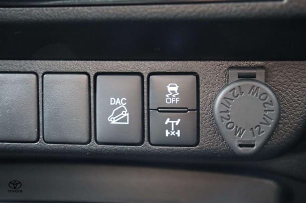 2022 Toyota Hilux 4x4 SR5 image 27