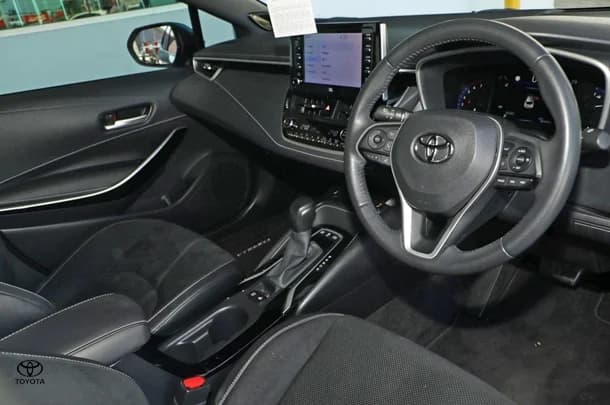 2022 Toyota Corolla Hatch Hybrid ZR image 8