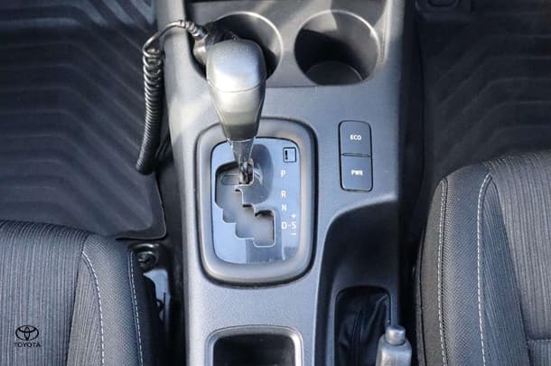 2023 Toyota Hilux 4x4 SR image 28