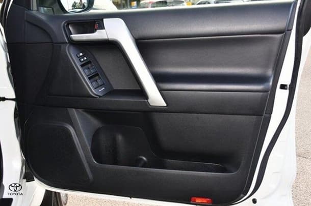 2019 Toyota Prado VX image 5