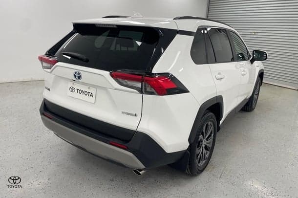 2023 Toyota RAV4 Hybrid GXL-2WD image 3