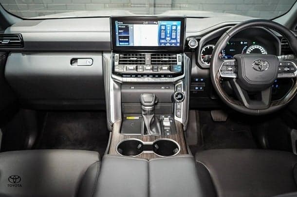 2024 Toyota Landcruiser VX image 13