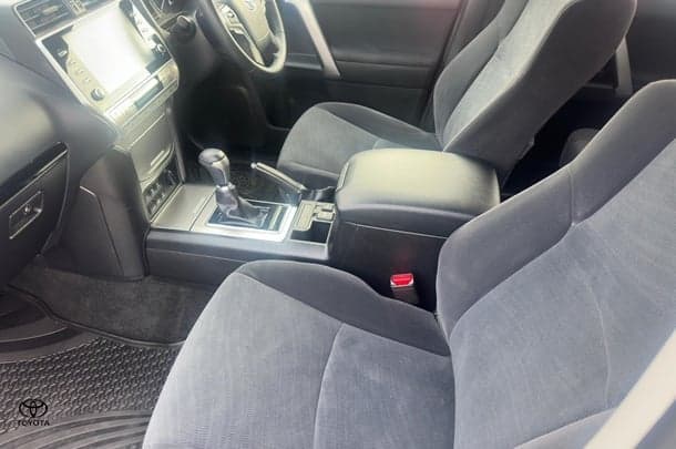2021 Toyota Prado GXL image 11