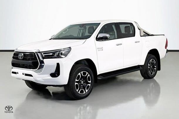 2023 Toyota Hilux SR5 image 4