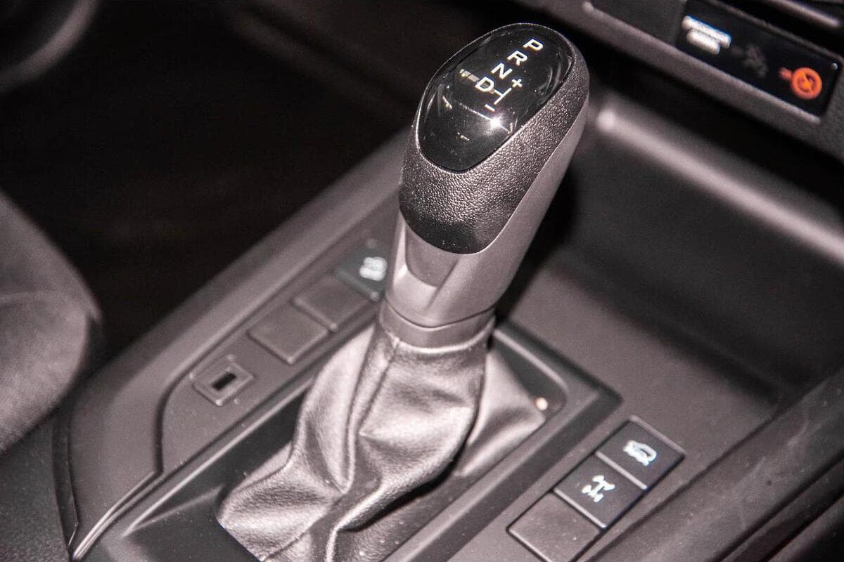 2025 Isuzu D-MAX SX Manual 4x4 MY24 image 16