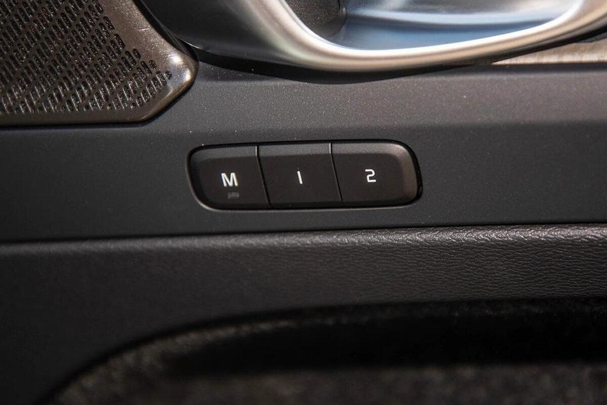 2024 Volvo XC40 Ultra B4 Dark Auto AWD MY25 image 13
