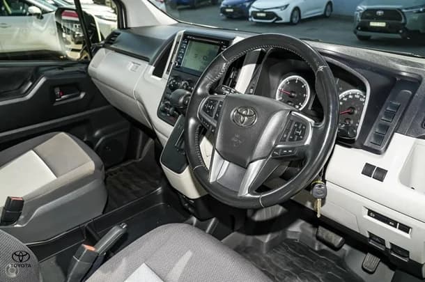 2022 Toyota HIACE SLWB image 4