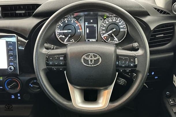 2020 Toyota Hilux SR image 16