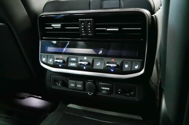 2023 Toyota Landcruiser Sahara image 11