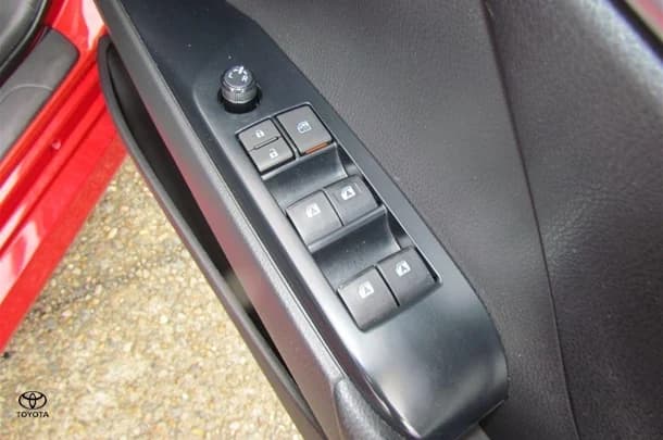 2021 Toyota Camry Hybrid Ascent image 11